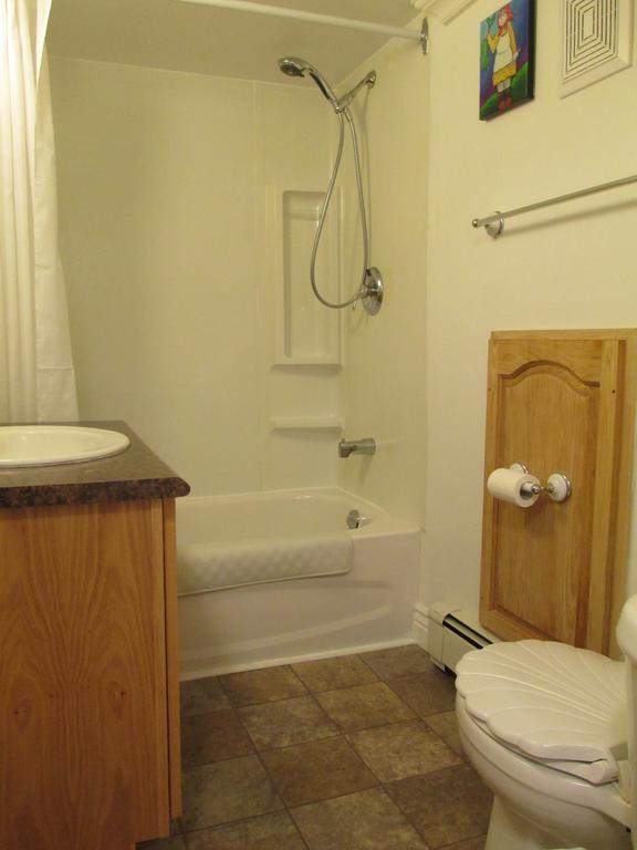 Comerford'S Ocean View Suites Holyrood Rum bild