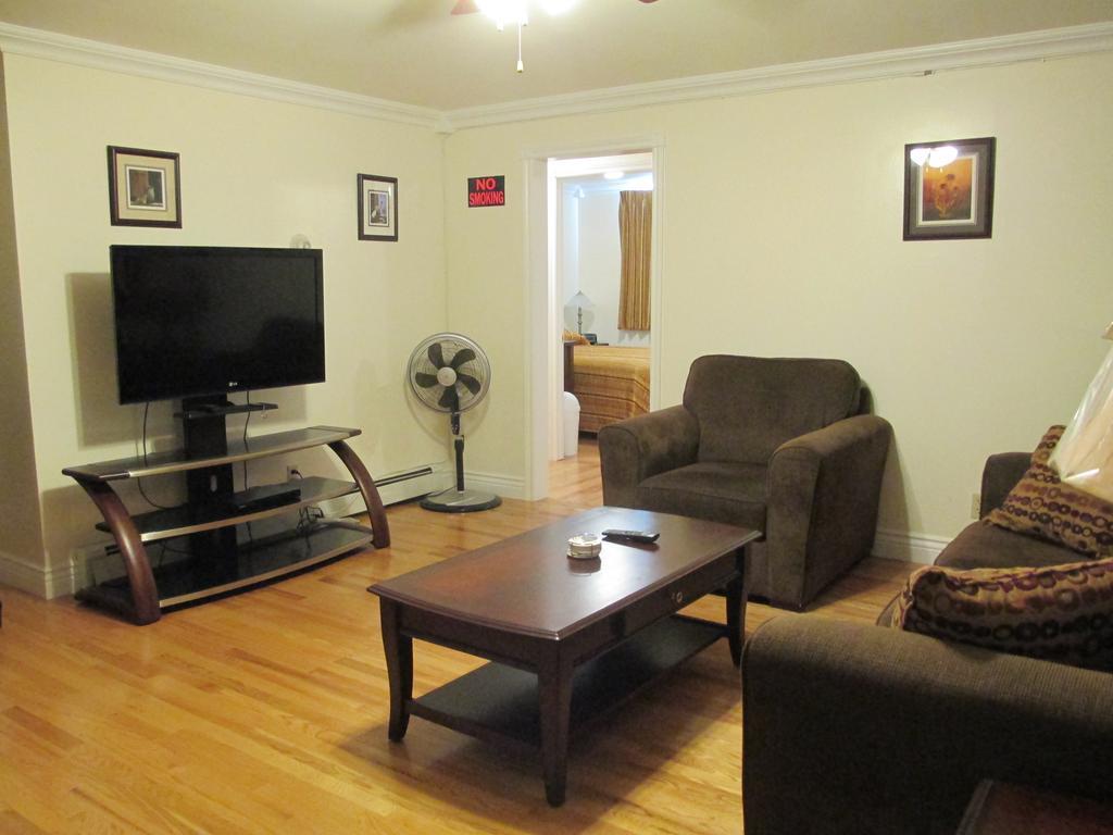 Comerford'S Ocean View Suites Holyrood Rum bild